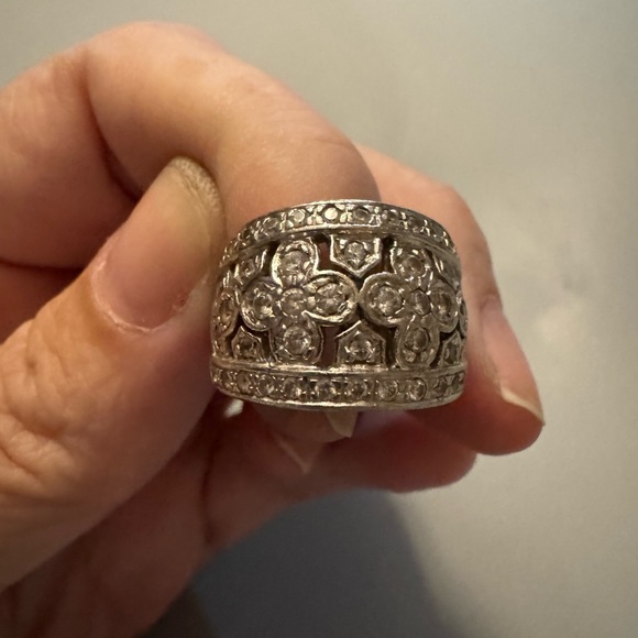 Elegant Silver Floral Ring in sterling silver - Picture 2 of 6